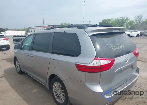 2015 Toyota Sienna Xle 8 Passenger z USA, uszkodzony, nr VIN 5TDYK3DC3FS571023